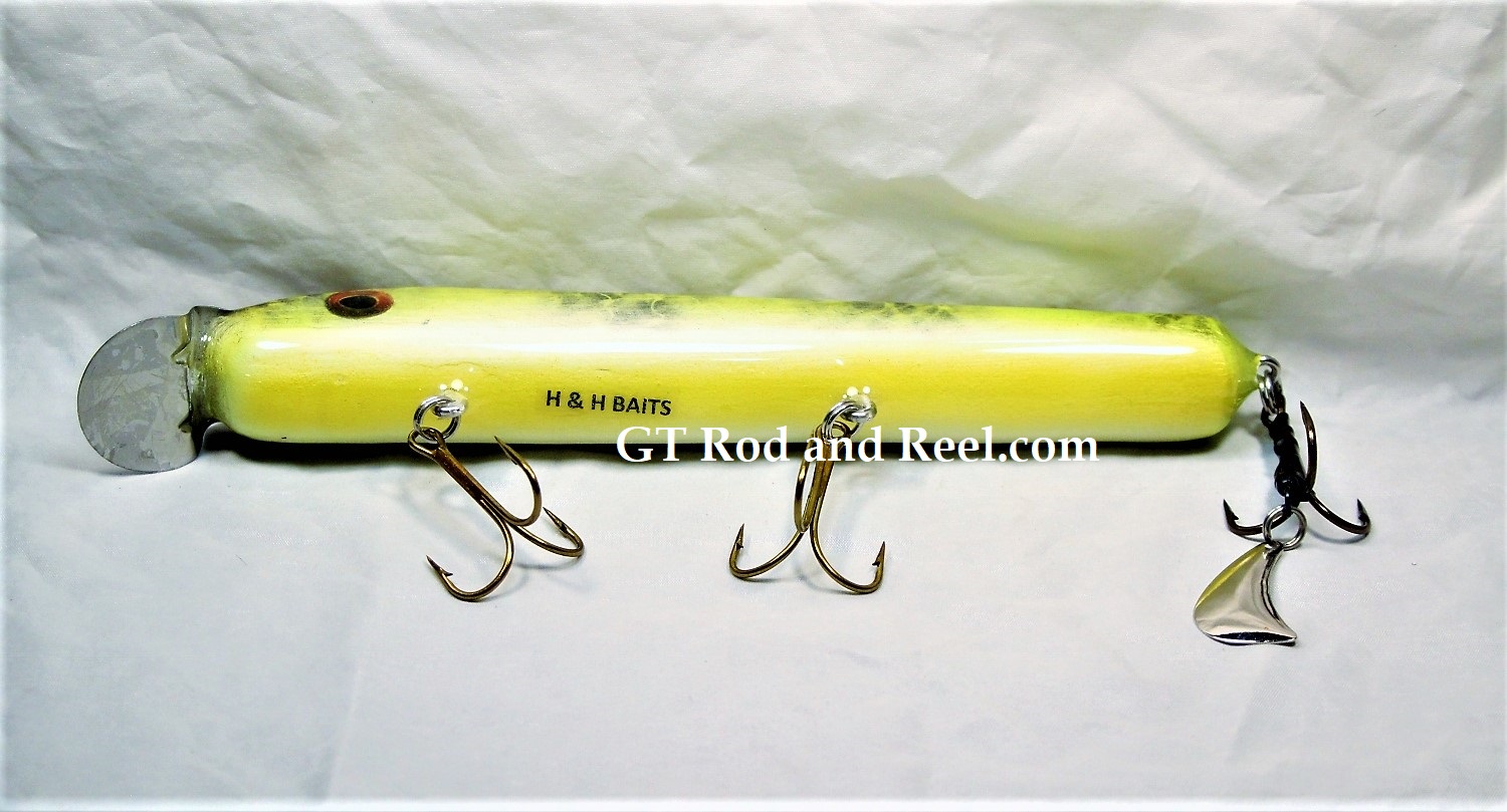 H&H 10 CL Crank Bait with Stinger Tail; Lime GhostH&H 10 CL Crank Bait  with Stinger Tail; Great Casting Bait 2-5' depth on retrieve, will run up  to 15' down on troll.Great